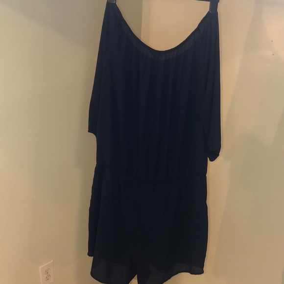 Super cute romper! Never worn - Picture 1 of 5